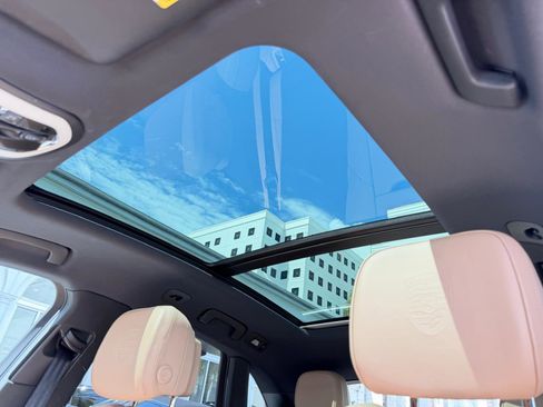 Used 2022 Porsche Macan AWD/4WD image 40