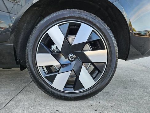 Certified 2025 Volvo XC60 T8 Plus w/ Protection Package Premier AWD/4WD image 9