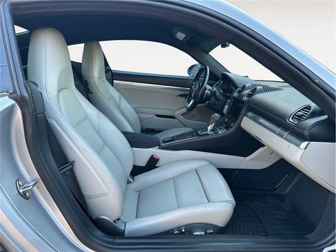 Used 2017 Porsche 718 Cayman RWD image 16