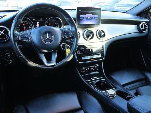 Used 2018 Mercedes-Benz GLA 250 image 11