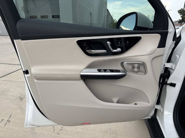 Used 2025 Mercedes-Benz GLC 300 4MATIC image 19