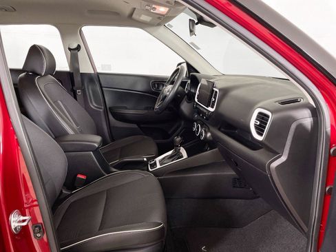 Used 2025 Hyundai Venue Limited FWD image 27