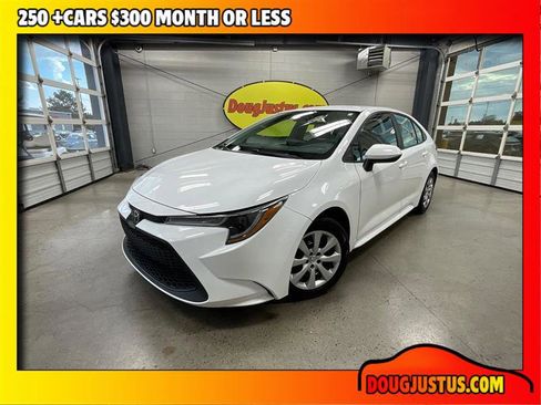 Used 2022 Toyota Corolla LE image 1