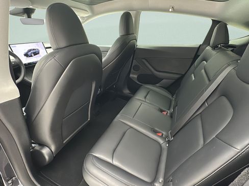 Used 2024 Tesla Model Y 2WD image 9