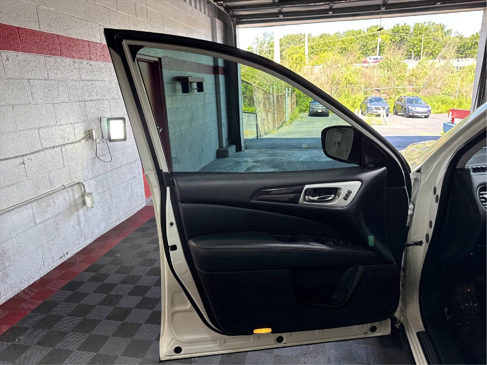 Used 2020 Nissan Pathfinder SL AWD/4WD image 19