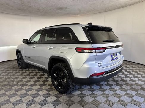 Certified 2023 Jeep Grand Cherokee Altitude AWD/4WD image 8
