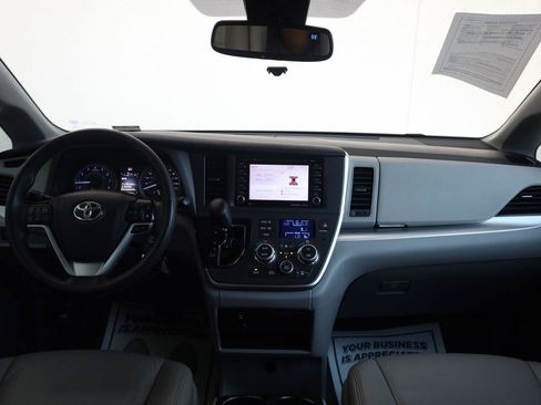 Used 2020 Toyota Sienna LE FWD image 23