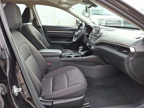 Used 2023 Nissan Altima 2.5 SV FWD image 11