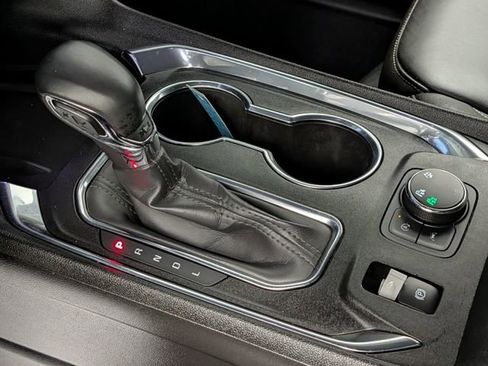 Used 2023 Chevrolet Traverse LT image 28