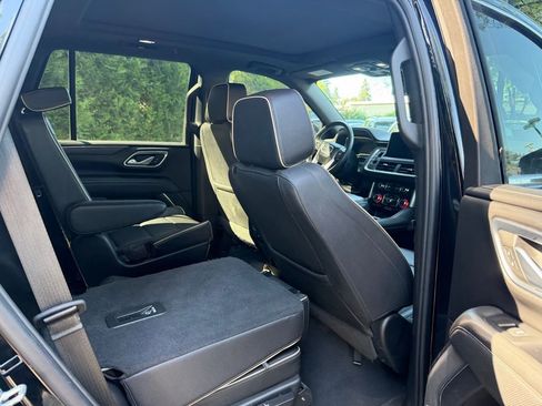 Used 2023 GMC Yukon SLT w/ SLT Premium Package AWD/4WD image 13