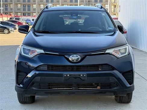 Used 2018 Toyota RAV4 LE image 7