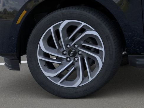 New 2026 Lincoln Navigator Premiere AWD/4WD image 19