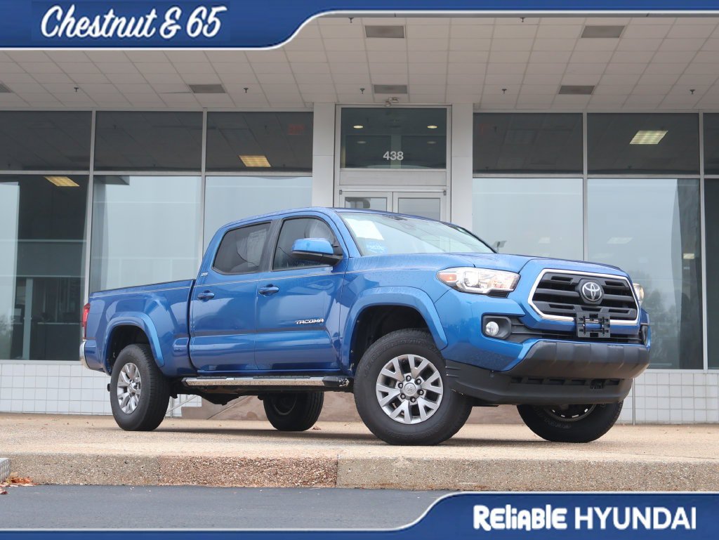 Used 2018 Toyota Tacoma SR5 RWD image 2