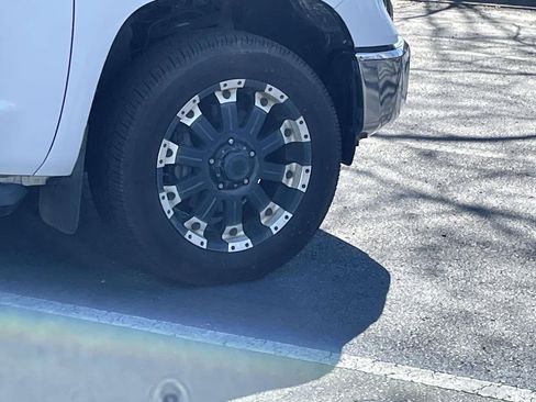 Used 2017 Toyota Tundra Limited image 28