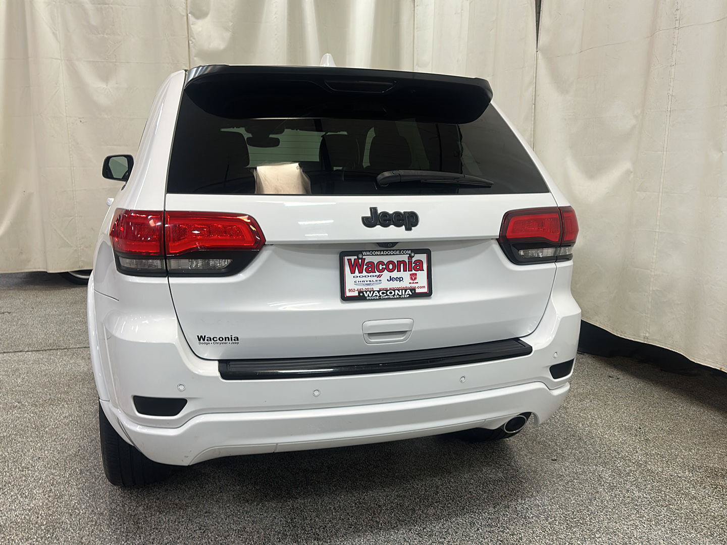 Used 2018 Jeep Grand Cherokee Altitude AWD/4WD image 4