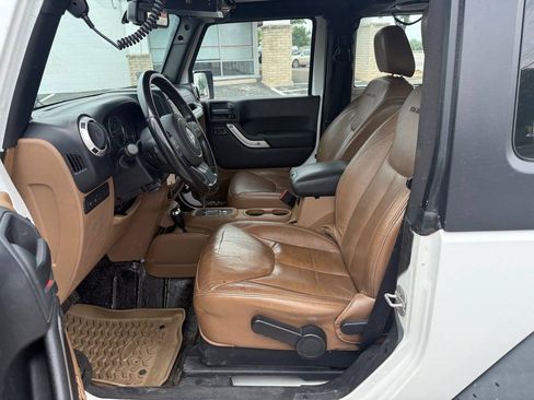 Used 2013 Jeep Wrangler Rubicon w/ PWR Convenience Group AWD/4WD image 10
