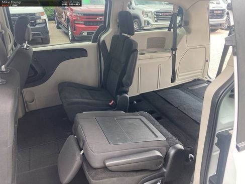 Used 2019 Dodge Grand Caravan SE FWD image 12