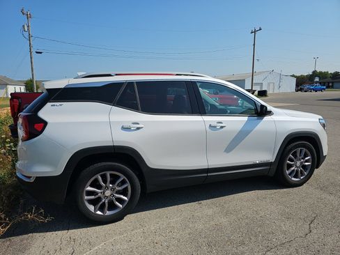 Used 2023 GMC Terrain SLT FWD image 3