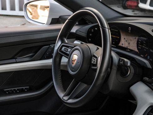 Used 2022 Porsche Taycan image 12