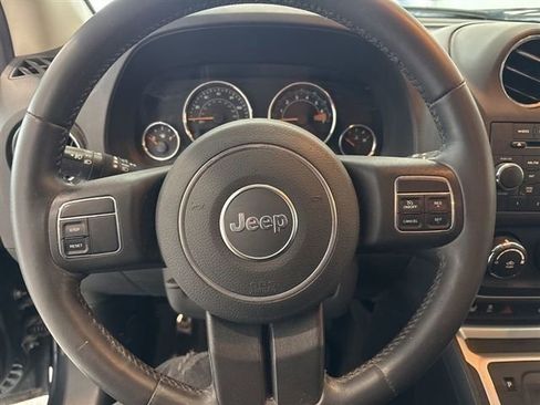 Used 2014 Jeep Compass Latitude FWD image 11