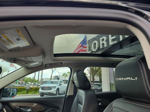 Used 2024 GMC Terrain Denali w/ Denali Premium Package image 11