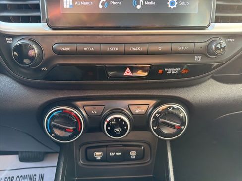 Certified 2025 Hyundai Venue SE image 22