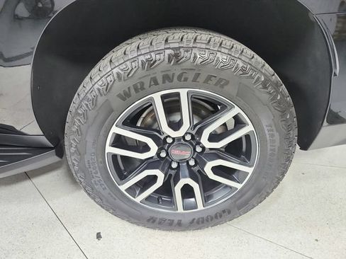 Used 2023 GMC Yukon XL AT4 AWD/4WD image 58