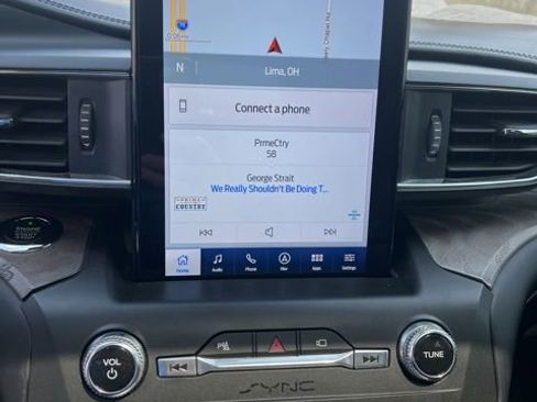 Used 2020 Ford Explorer Platinum w/ Premium Technology Package image 16