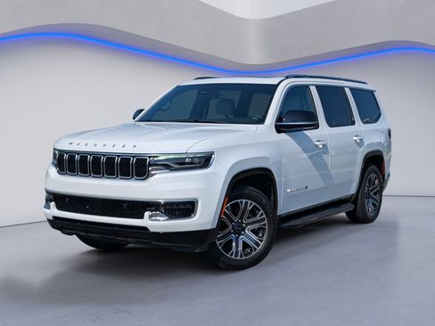 Used 2025 Jeep Wagoneer 4WD w/ Premium Group I image 2