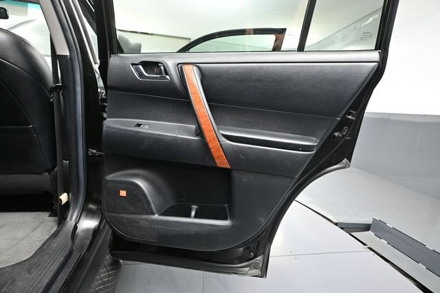 Used 2010 Toyota Highlander Limited AWD/4WD image 37