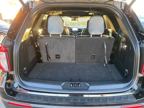 Used 2023 Ford Explorer ST-Line w/ Class IV Trailer Tow Package image 11