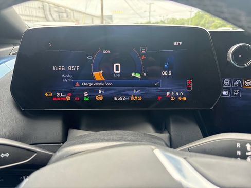Used 2024 Chevrolet Equinox EV LT FWD image 9