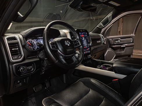 Used 2019 RAM 1500 Laramie AWD/4WD image 12