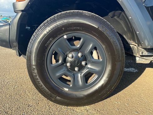 Used 2023 Jeep Wrangler Sport image 29