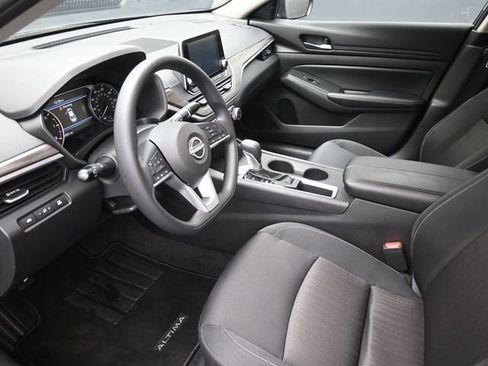 Used 2025 Nissan Altima 2.5 SV image 18