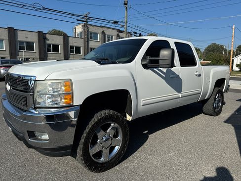 Used 2011 Chevrolet Silverado 2500 LTZ w/ LTZ Plus Package image 3