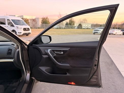 Used 2013 Nissan Altima 3.5 SV image 18