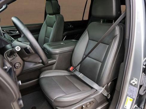Used 2023 Chevrolet Suburban Z71 w/ Luxury Package AWD/4WD image 7