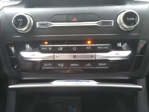 Used 2020 Ford Explorer XLT w/ Equipment Group 202A image 19