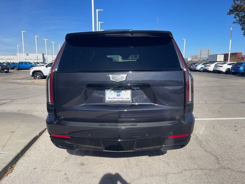 Used 2025 Cadillac Escalade ESV Sport Platinum image 4