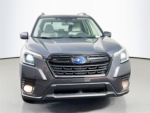 Used 2022 Subaru Forester Premium image 2