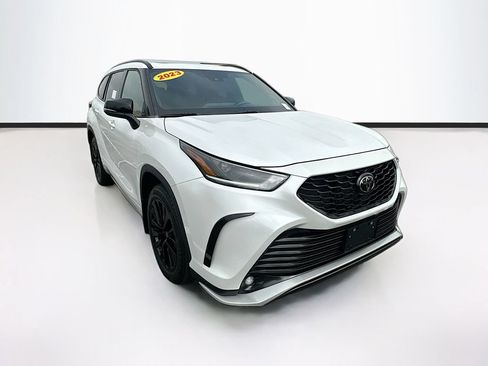 Used 2023 Toyota Highlander XSE AWD/4WD image 3