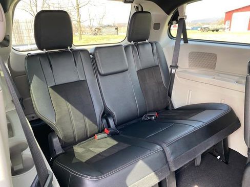 Used 2019 Dodge Grand Caravan SXT image 23