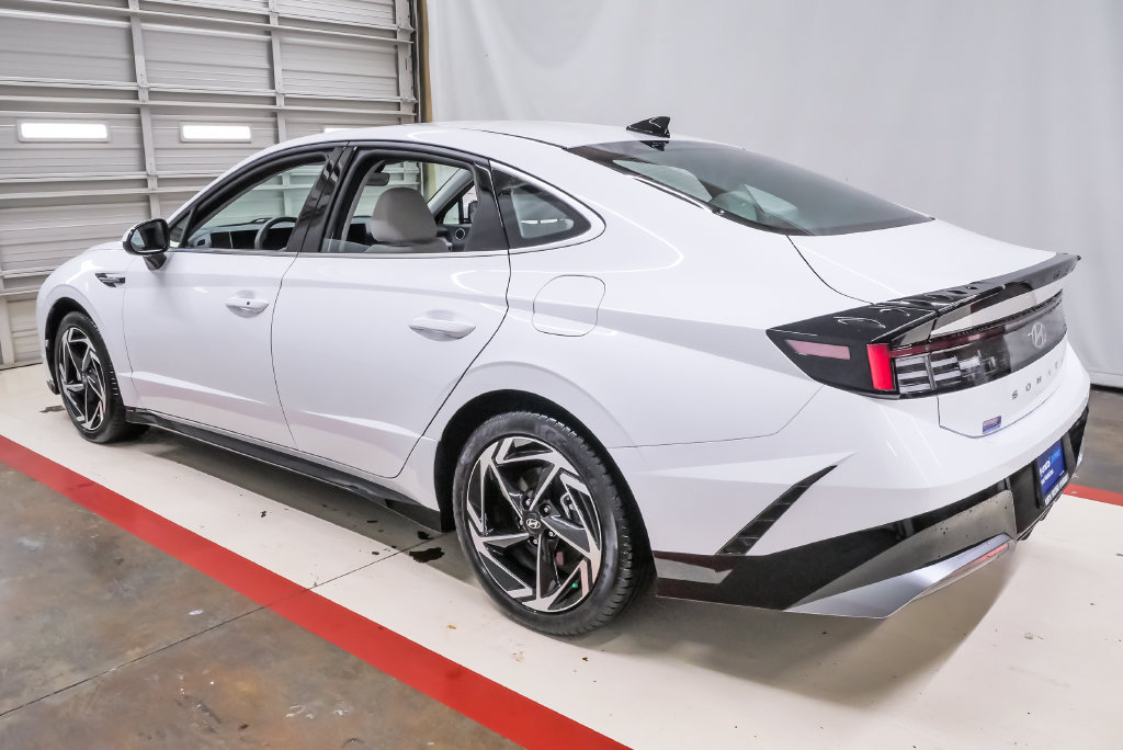Used 2026 Hyundai Sonata SEL FWD image 8