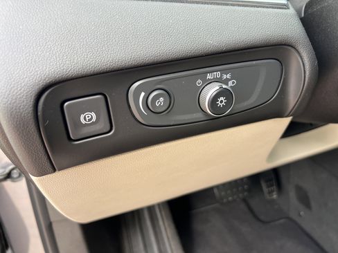 Used 2019 Buick Enclave Premium w/ Experience Buick Package FWD image 38