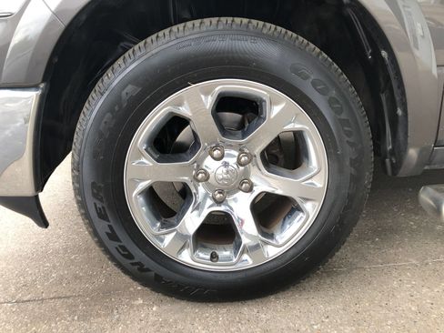 Used 2017 RAM 1500 Laramie w/ Convenience Group AWD/4WD image 4