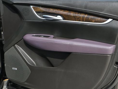 Used 2018 Cadillac XT5 Luxury w/ Driver Awareness Package image 21