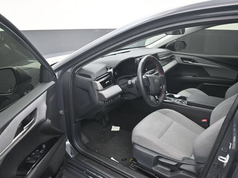 Used 2025 Toyota Camry LE FWD image 10