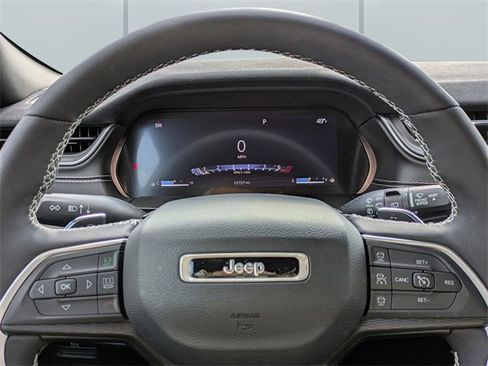 Used 2023 Jeep Grand Cherokee Altitude image 28