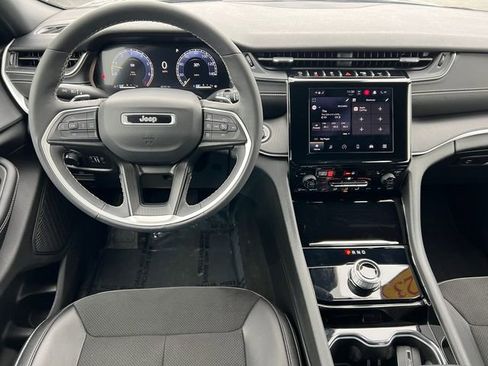 Certified 2023 Jeep Grand Cherokee L Laredo AWD/4WD image 3